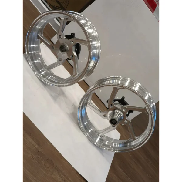 my-11134207-7r990-lu7hjbnag8alc6.webp Sport Rim Set Front And Rear Xmax 5 Legs Silver Chrome Limited Edition Colour Forged CNC Xmax v1 v2 Sport Rim
