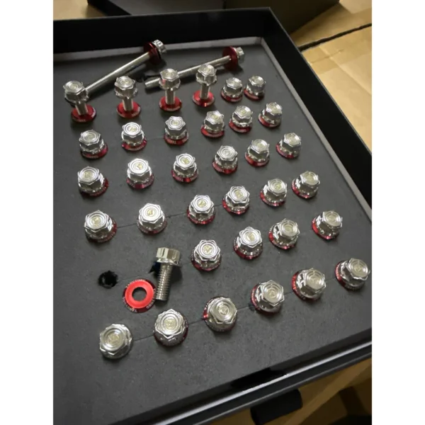 my-11134207-820le-mhiyfn45csg16c.webp CNC Engine Cover Screw Set Red Washer Y15zr Y15 Lc135 Lcv8 Xmax 250 300 Lc135 Lcv2